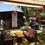 Ada Bed and Breakfast 2*