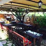 Ada Bed and Breakfast 2*