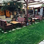 Ada Bed and Breakfast 2*