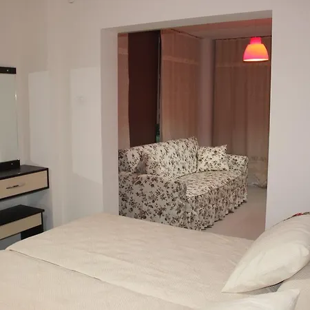 לינה וארוחת בוקר Ada