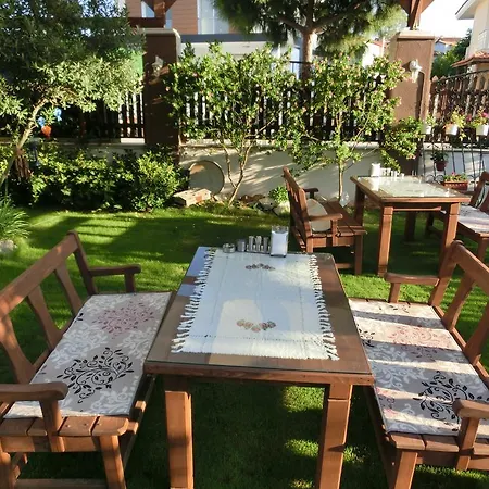 Ada לינה וארוחת בוקר