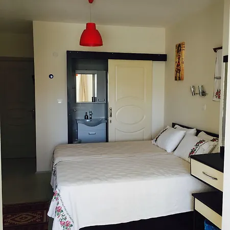 לינה וארוחת בוקר Ada