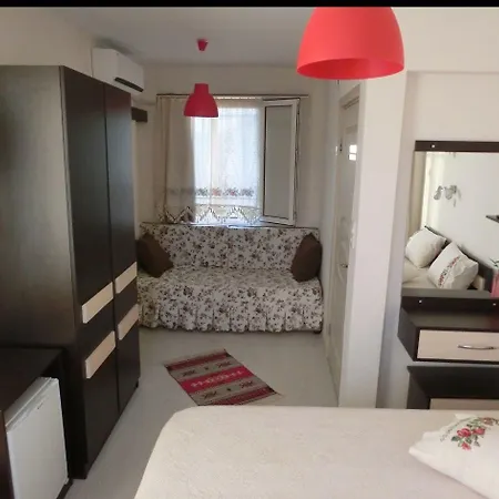 לינה וארוחת בוקר Ada Çeşme