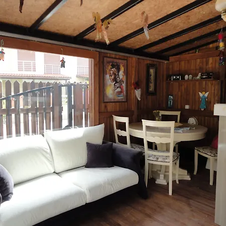 לינה וארוחת בוקר Ada 2*