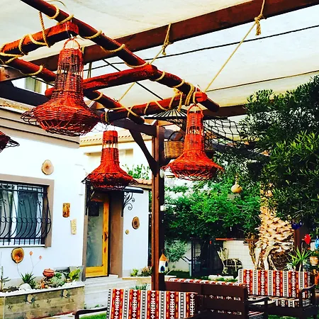 Ada לינה וארוחת בוקר 2*