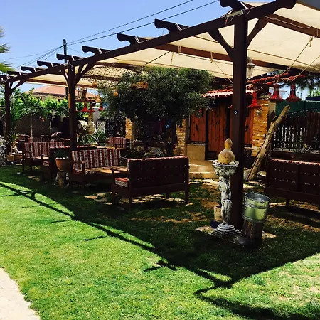 לינה וארוחת בוקר Ada 2*