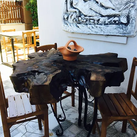 Ada לינה וארוחת בוקר 2*