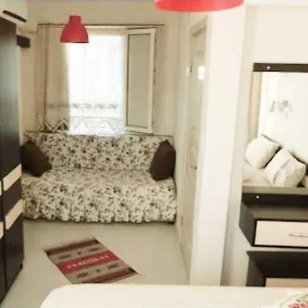 Ada לינה וארוחת בוקר 2*