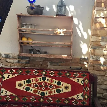 Ada לינה וארוחת בוקר