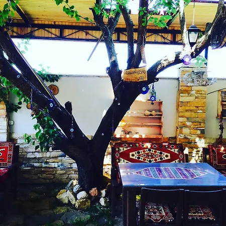 Ada לינה וארוחת בוקר 2*